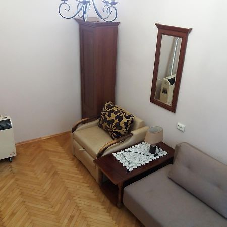 Pylnykarska 6 Apartment Lviv Bagian luar foto