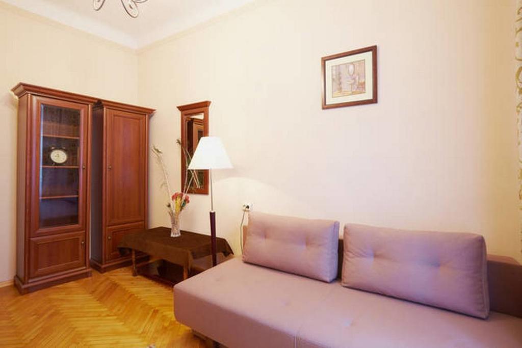 Pylnykarska 6 Apartment Lviv Bagian luar foto