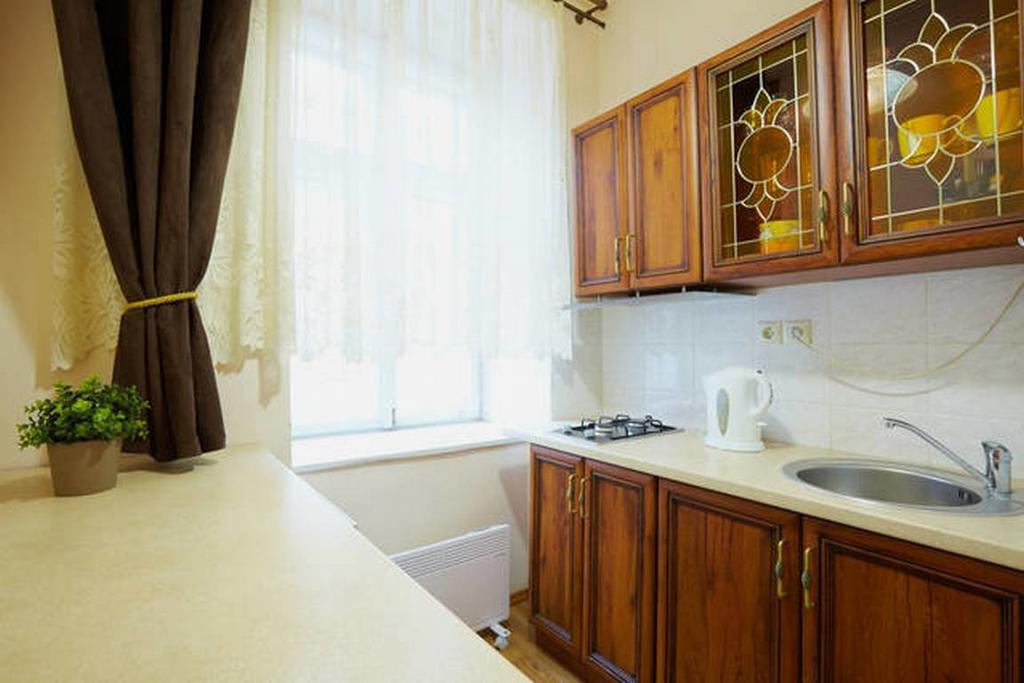 Pylnykarska 6 Apartment Lviv Bagian luar foto